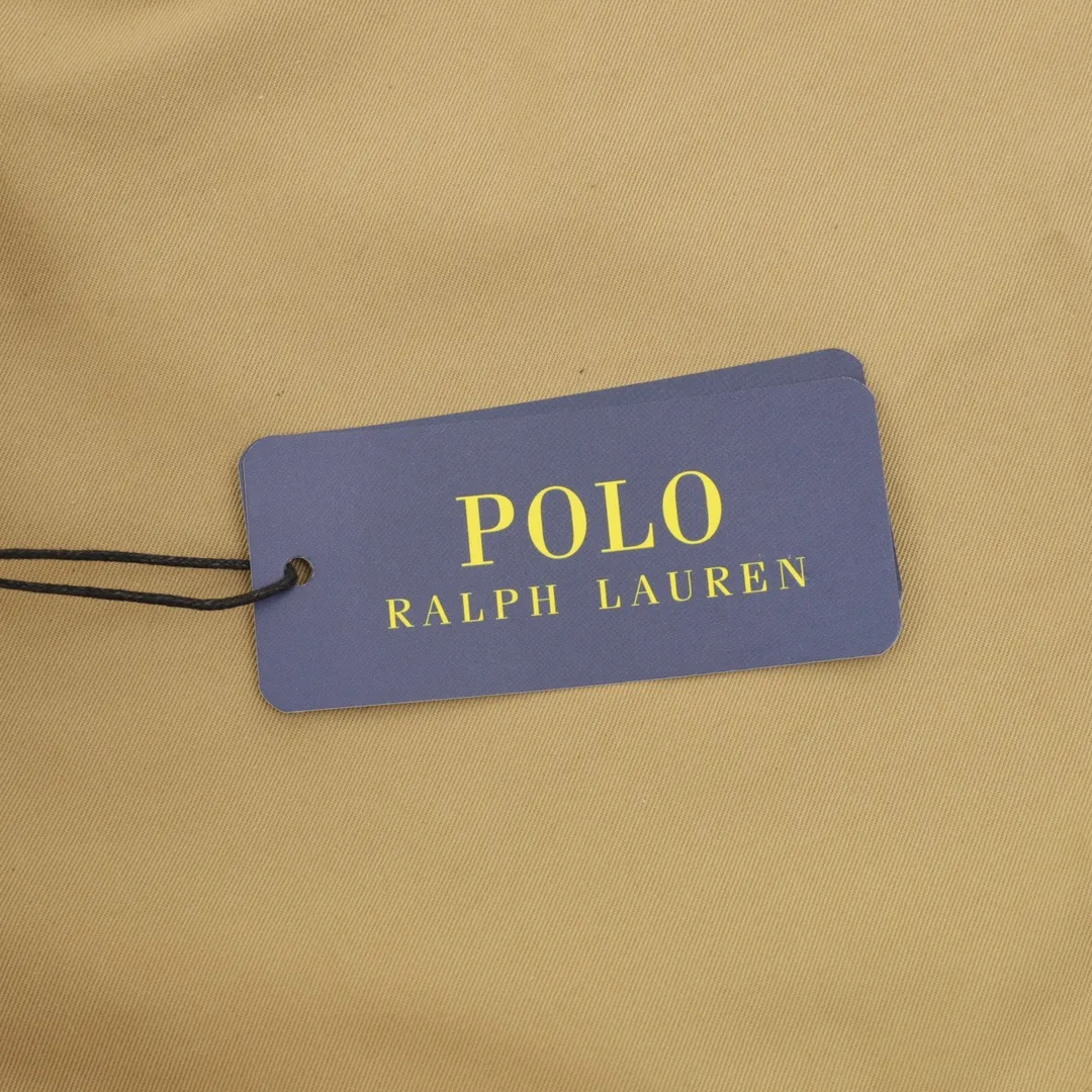 🅿️620 Ralph Lauren R23 White Lily Contract Men's Old Money Style Veteran Cadre Stand Collar Workwear Harrington Jacket Item No. RL12020 The fabric has a double-layer shin feel and is full of weight! It's not as heavy as a regular jacket, and the ordinary cotton material feels really different. This one is super comfortable, soft and stylish, and has a green plaid interior that has a retro movie fashion feel to it! The fit is loose but not baggy. The size is just right and not too picky. The dropped shoulder design modifies the shoulder shape without making it look bulky. This silhouette is a style that will never go out of style after being worn for a long time. The upper body is also very durable and recognizable. The loose and reasonable fit can be worn by both men and women, making it easy to create a clean and refreshing youthful look. The embroidery on the chest is all German Oman embroidery fiber with original data. The embroidery process is very particular. It uses Japanese Tajima machines to ensure exquisite three-dimensional embroidery. That is what I said is different from the ones on the market. Regarding the workmanship, the version is a loose version and can be used by boys and girls!! Color: Black Khaki Navy Size: M-XXL